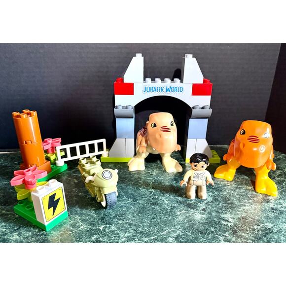 LEGO DUPLO Jurassic World Trex Triceratops Dinosaur Breakout 10939 incomplete#2 - Picture 1 of 6